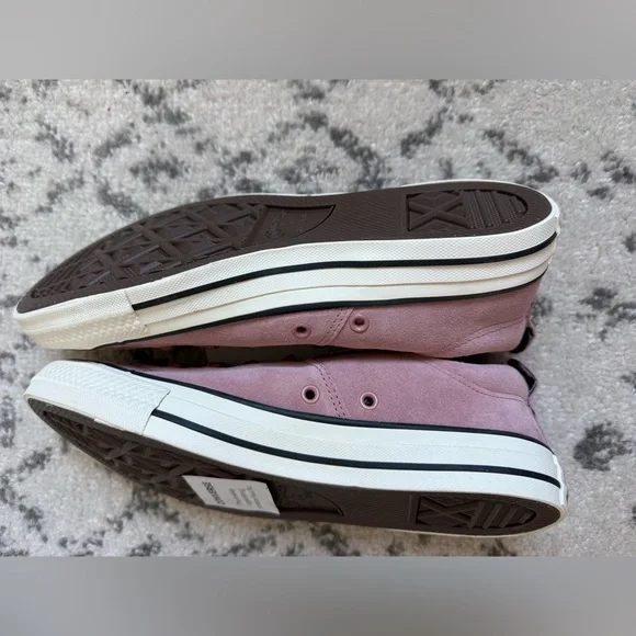 NEW IN BOX Converse Size 9 🖤 - Picture 9 of 14